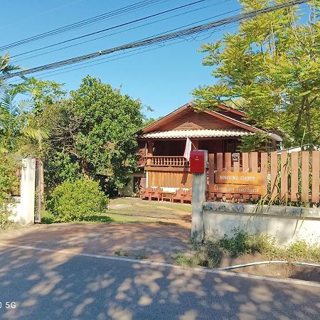 Chanmuang Guesthouse Мэхонгсон Экстерьер фото